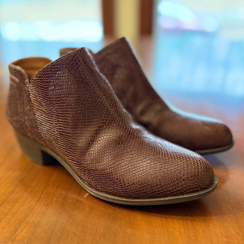 Lucky Brand Basel-Style Side Zip Embossed Brown Leather Ankle Boots Size 8